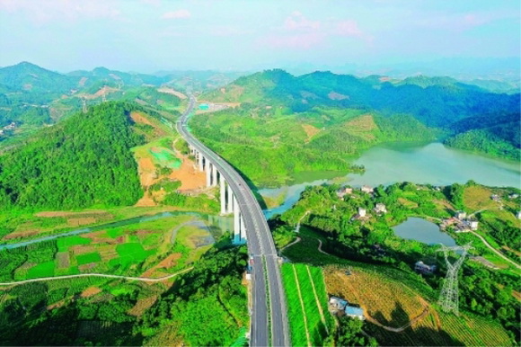 【桂林日报】阳鹿高速昨正式建成通车